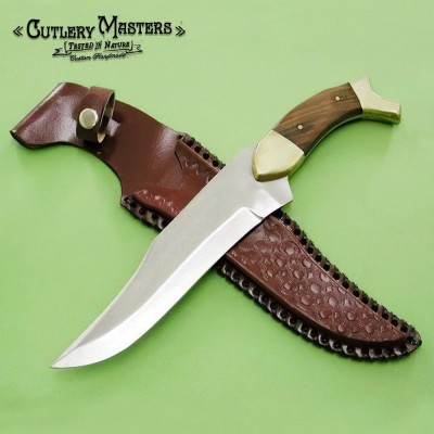 Mastercrafted Game Hunter Blade with Elegant Wood Handle