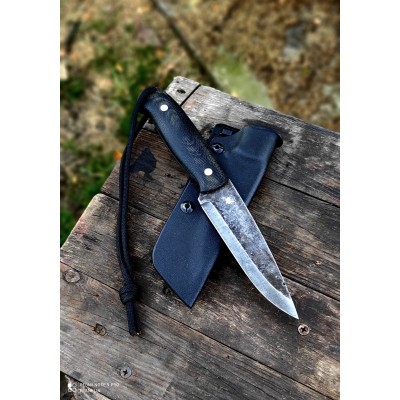 Outdoor Survival Knife - Durable & Lightweight