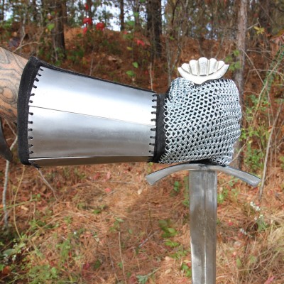 Medieval Chainmail Gauntlets with Steel Plates – Battle-Ready Armor