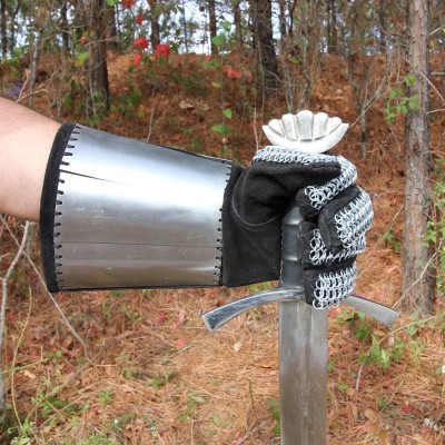 Medieval Chainmail Gauntlets with Steel Plates – Battle-Ready Armor