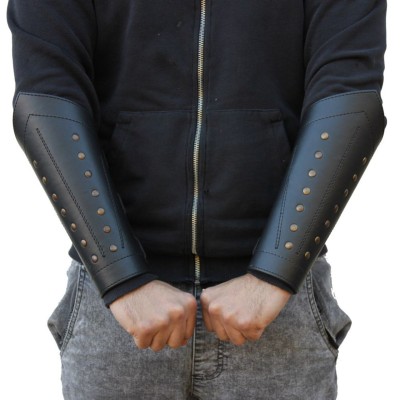 Rangers Studded Leather Bracers – Sable Black Medieval Armor