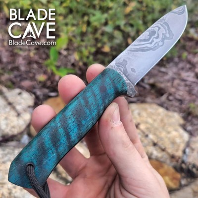 Handcrafted Damascus Bushcraft Knife – Blue Maple Handle