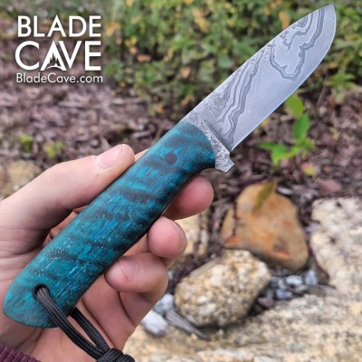 Handcrafted Damascus Bushcraft Knife – Blue Maple Handle